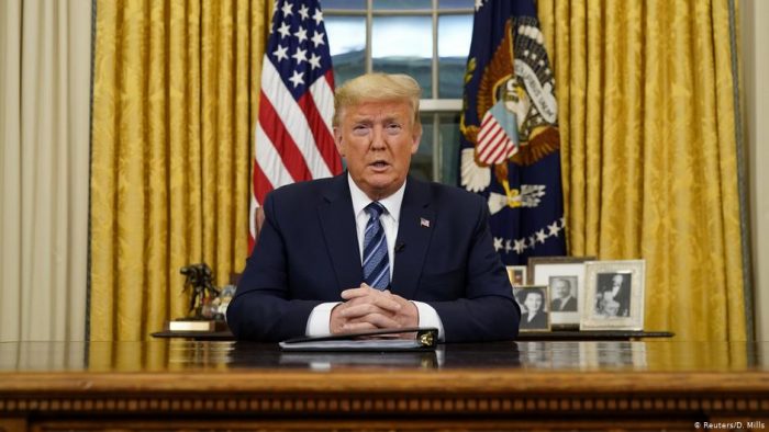 Trump suspende durante un mes los viajes desde Europa por el coronavirus Trump suspende durante un mes los viajes desde Europa por el coronavirus