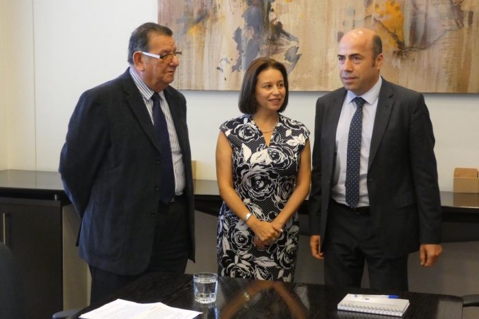 Senadores solicitan a Contraloría revisar el contrato entre el Gobierno y Hyundai por Puente Chacao Senadores solicitan a Contraloría revisar el contrato entre el Gobierno y Hyundai por Puente Chacao