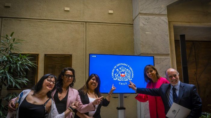 “Cámara de Diputados y Diputadas”: Tras dos años por fin se concretó la moción que agrega la expresión femenina al nombre de la cámara baja como un “gesto de justicia” “Cámara de Diputados y Diputadas”: Tras dos años por fin se concretó la moción que agrega la expresión femenina al nombre de la cámara baja como un “gesto de justicia”