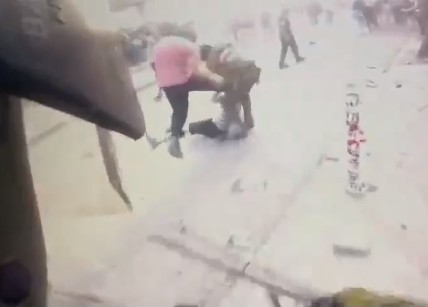 La versión de Carabineros: institución mostró video de patada de Patricio Bao a funcionario previo a la brutal paliza La versión de Carabineros: institución mostró video de patada de Patricio Bao a funcionario previo a la brutal paliza