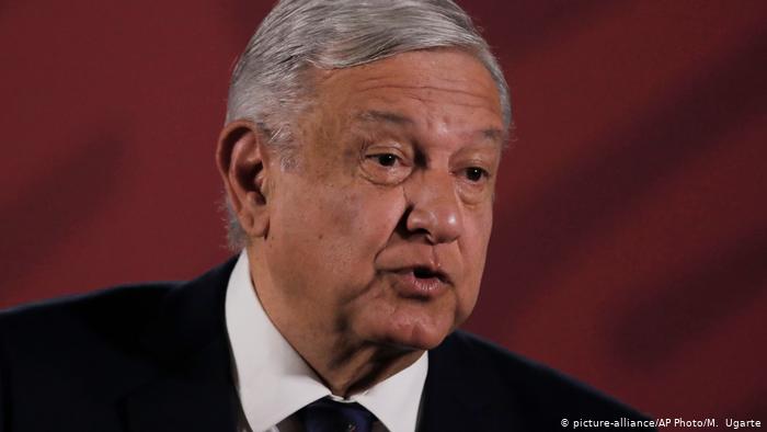 AMLO cambia de opinión y llama a mexicanos a “quedarse en casa” AMLO cambia de opinión y llama a mexicanos a “quedarse en casa”