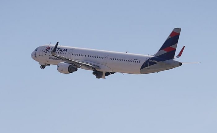 Latam reduce rutas internacionales a Santiago, Sao Paulo y tres ciudades de EEUU Latam reduce rutas internacionales a Santiago, Sao Paulo y tres ciudades de EEUU