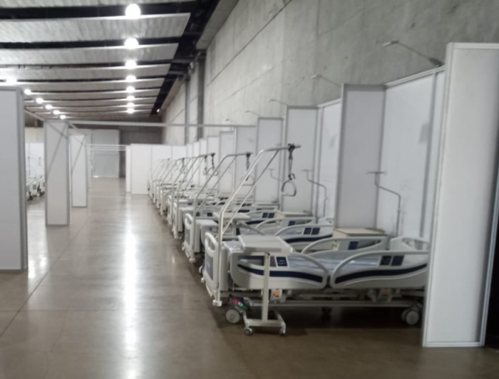 Piñera visita el Hospital de Emergencia instalado en Espacio Riesco y destaca que podrán atender a 800 personas contagiadas Piñera visita el Hospital de Emergencia instalado en Espacio Riesco y destaca que podrán atender a 800 personas contagiadas