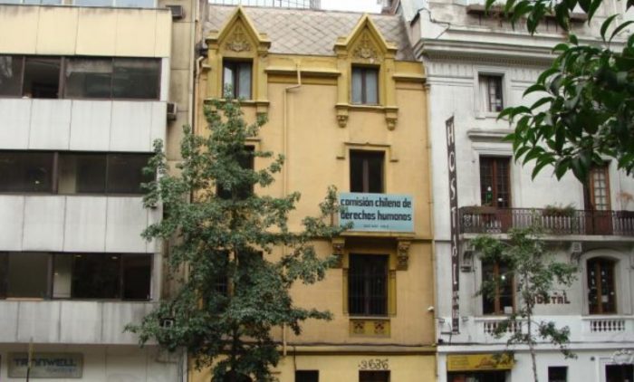 Denuncian violento asalto a sitio de memoria Ex Clínica Santa Lucía, sede de la Comisión Chilena de DDHH Denuncian violento asalto a sitio de memoria Ex Clínica Santa Lucía, sede de la Comisión Chilena de DDHH