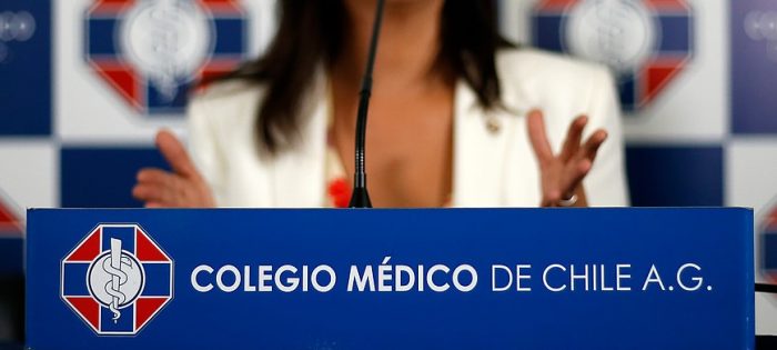 Colegio Médico posterga sus elecciones mientras oposición eleva el tono de sus críticas a Siches