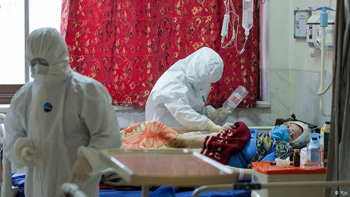 Irán reporta 11 muertes por coronavirus y casi 400 infecciones nuevas