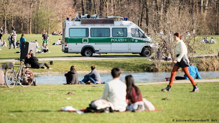 Alemania prohíbe reunión de más de dos personas por crisis de coronavirus Alemania prohíbe reunión de más de dos personas por crisis de coronavirus