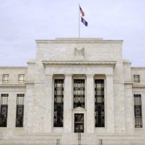 EE.UU: Fed proyecta sombrío panorama económico y mantiene tasas en 0% hasta 2022
