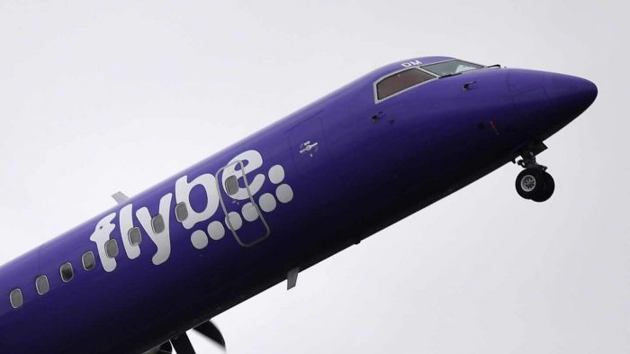 Aerolínea británica Flybe colapsa tras fracaso de rescate y amenaza del coronavirus