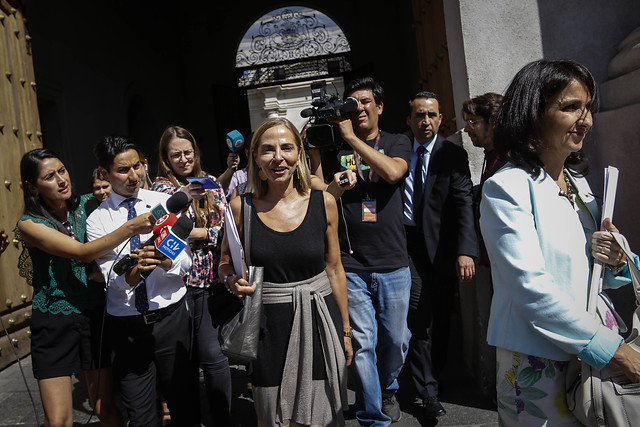 “¿Me ven renunciada?”: ministra Plá descarta salida del gabinete “¿Me ven renunciada?”: ministra Plá descarta salida del gabinete