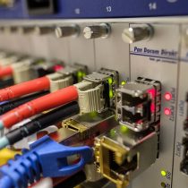 Hogares conectados por fibra óptica en Chile crecieron 71% en un año