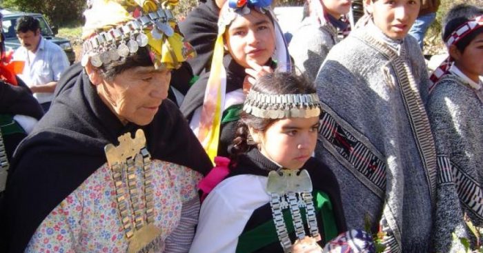 Pueblos mapuche, yagán y rapa nui analizan el coronavirus: “Es un buen tiempo para rearmar nuestra vida” Pueblos mapuche, yagán y rapa nui analizan el coronavirus: “Es un buen tiempo para rearmar nuestra vida”