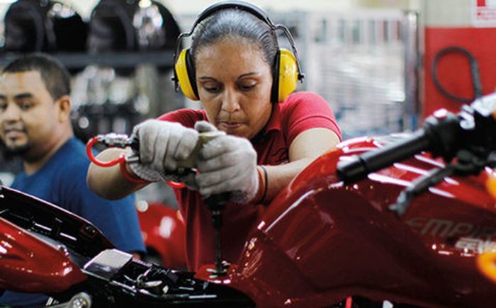 Brechas de género en la formación técnico-profesional: mucho por avanzar Brechas de género en la formación técnico-profesional: mucho por avanzar