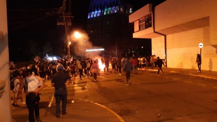 Celebración de la Noche Valdiviana terminó con disturbios y diez personas detenidas Celebración de la Noche Valdiviana terminó con disturbios y diez personas detenidas