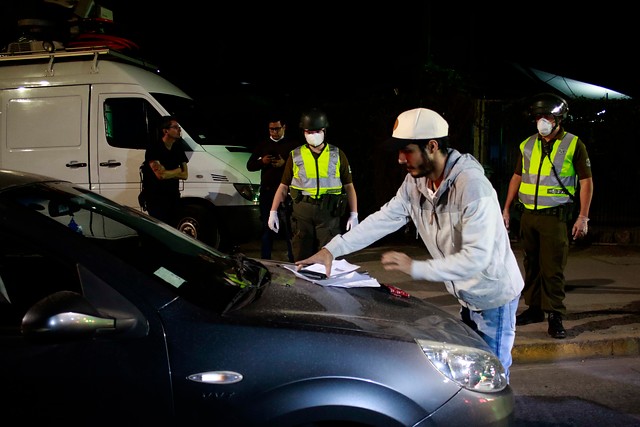 Balance de Carabineros: 331 personas detenidas en la quinta noche de toque de queda Balance de Carabineros: 331 personas detenidas en la quinta noche de toque de queda