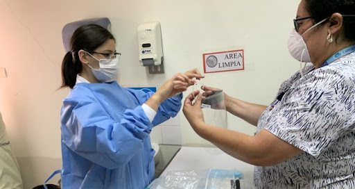 Virólogo Jonás Chnaiderman y el COVID-19: “Esto pone en cuestión el modelo mixto de salud chileno. La gente de menos recursos es la más desprotegida” Virólogo Jonás Chnaiderman y el COVID-19: