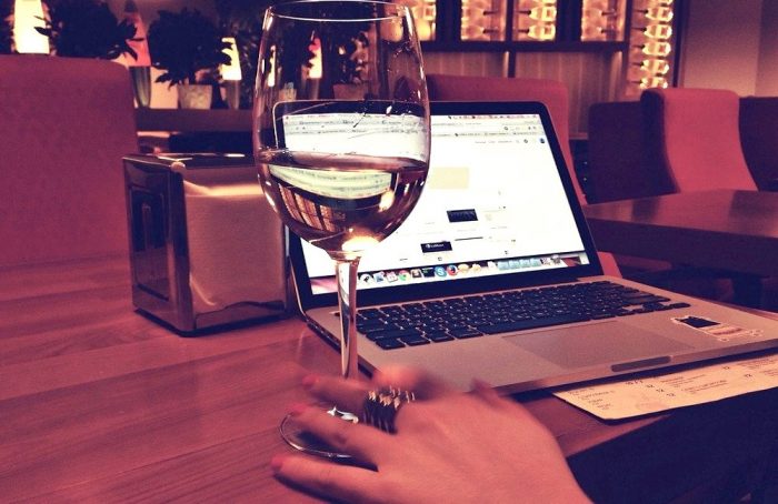 La tendencia mundial de los happy hours y clases de cata virtuales en época de Coronavirus La tendencia mundial de los happy hours y clases de cata virtuales en época de Coronavirus