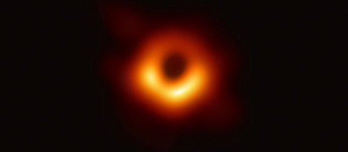 Conferencias “Astronomía en tu casa”: ¿Cómo se alimentan los agujeros negros? vía streaming Conferencias “Astronomía en tu casa”: ¿Cómo se alimentan los agujeros negros? vía streaming