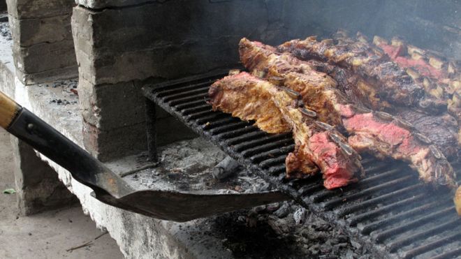 Coronavirus en Argentina: el pueblo aislado por un asado que resultó mortal Coronavirus en Argentina: el pueblo aislado por un asado que resultó mortal