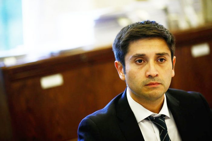 Diputado Calisto (DC) presenta proyecto para que funcionarios de la salud que trabajan a honorarios pasen a contrata Diputado Calisto (DC) presenta proyecto para que funcionarios de la salud que trabajan a honorarios pasen a contrata
