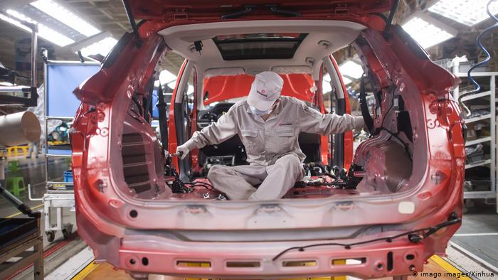 Economía china sufre una histórica contracción Economía china sufre una histórica contracción