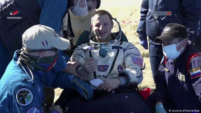 Astronautas vuelven a la Tierra en medio de la pandemia Astronautas vuelven a la Tierra en medio de la pandemia