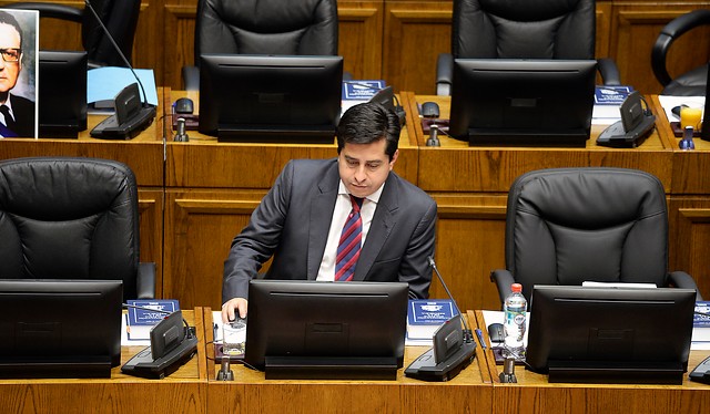 Senador Araya emplaza a la banca: “Ganan millones a costa de la pandemia pero son incapaces de terminar con la aglomeración de gente en sus sucursales” Senador Araya emplaza a la banca: