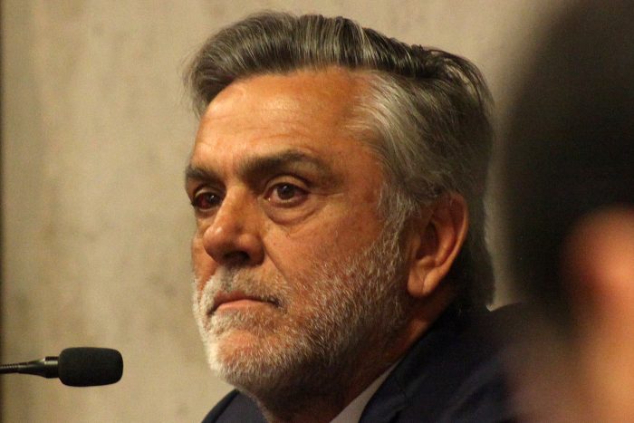 El nuevo sueño de Longueira: busca que la derecha se alinee en el Apruebo, que el Presidente deje la prescindencia, y apuesta por encabezar la UDI y ser electo como constituyente El nuevo sueño de Longueira: busca que la derecha se alinee en el Apruebo, que el Presidente deje la prescindencia, y apuesta por encabezar la UDI y ser electo como constituyente