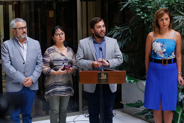 Diputados PPD le solicitan al Gobierno que patrocine proyecto que permite retirar el 10% de ahorros previsionales Diputados PPD le solicitan al Gobierno que patrocine proyecto que permite retirar el 10% de ahorros previsionales