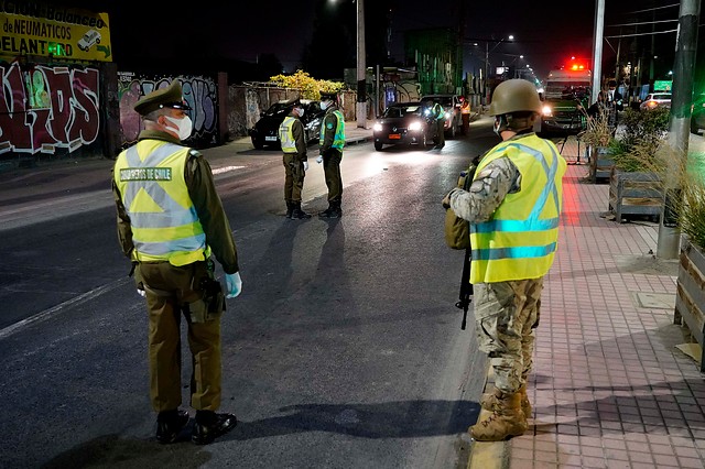 Carabineros informa que 353 personas infringieron el toque de queda la última noche Carabineros informa que 353 personas infringieron el toque de queda la última noche