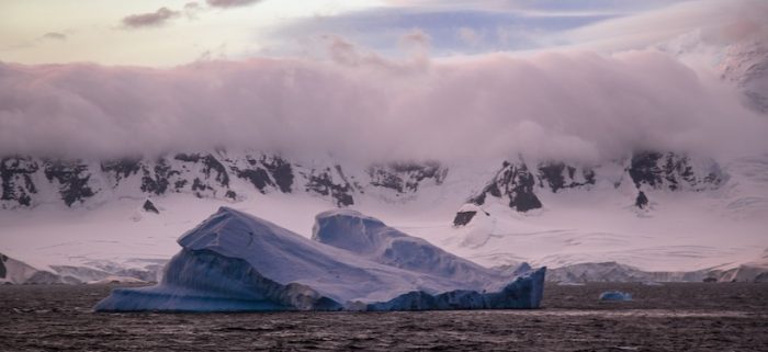 Geólogos chilenos buscan revelar el origen de la península Antártica Geólogos chilenos buscan revelar el origen de la península Antártica