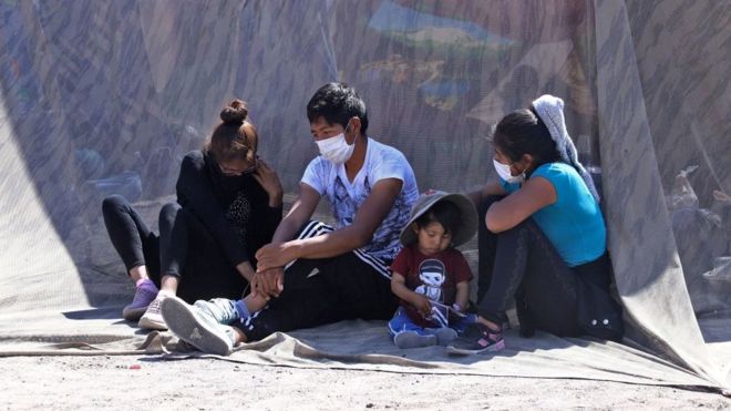 Coronavirus: el drama de los 150 bolivianos atrapados en Chile por el cierre de fronteras (y la controversia internacional generada por su situación) Coronavirus: el drama de los 150 bolivianos atrapados en Chile por el cierre de fronteras (y la controversia internacional generada por su situación)