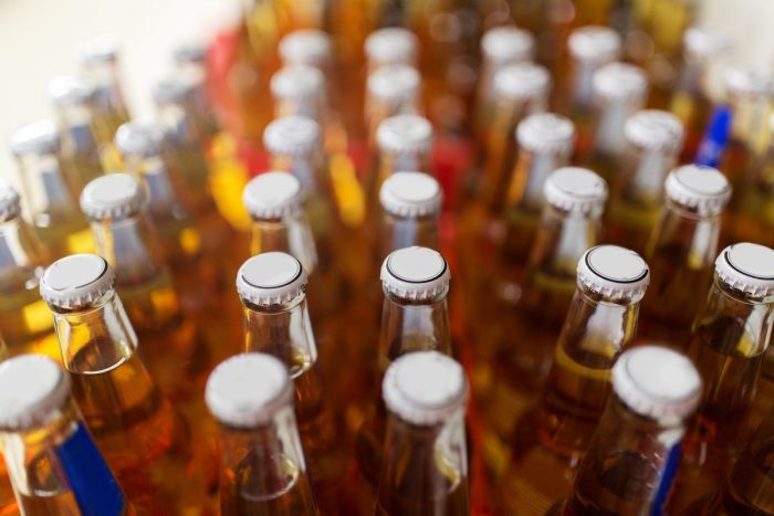Comprometen más de 70.000 unidades de gel antibacterial con alcohol extraído de la elaboración de cerveza