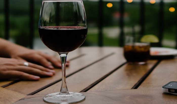 Vinos de Chile lanza campaña #PideTuVino para potenciar comercio en cuarentena Vinos de Chile lanza campaña #PideTuVino para potenciar comercio en cuarentena