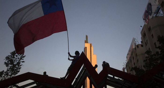 El Chile de hoy y el progresismo del mañana: desde la crisis social, a la institucional y a la pandemia El Chile de hoy y el progresismo del mañana: desde la crisis social, a la institucional y a la pandemia