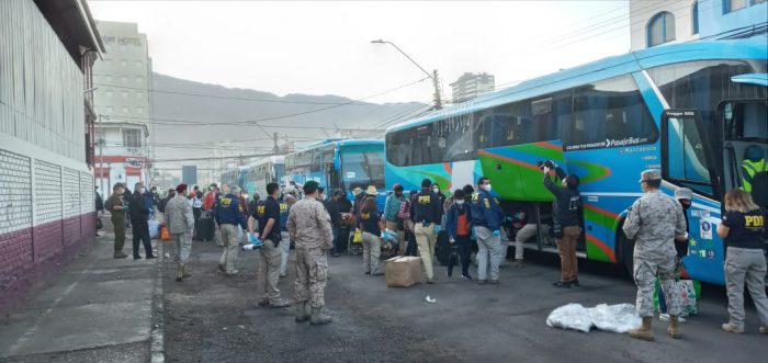 Canciller informó que 450 bolivianos varados en Chile pudieron regresar a su país Canciller informó que 450 bolivianos varados en Chile pudieron regresar a su país