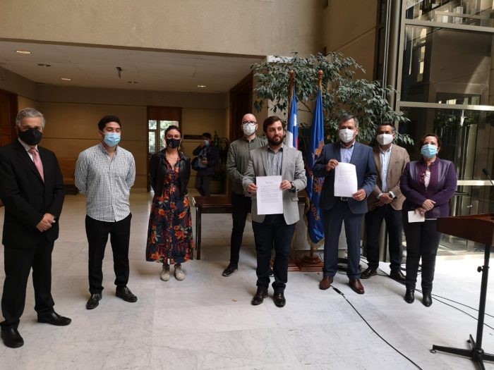 Bancadas opositoras advierten que el Ingreso Familiar de Emergencia no cubre “las más mínimas necesidades de vivienda, abrigo o alimentación” Bancadas opositoras advierten que el Ingreso Familiar de Emergencia no cubre “las más mínimas necesidades de vivienda, abrigo o alimentación”