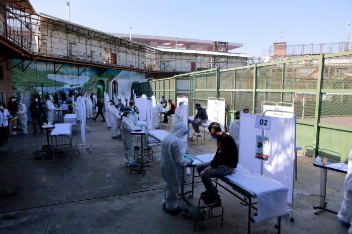 En pleno “Óvalo” de la Ex Penitenciaría realizaron operativo para detectar Covid-19 En pleno “Óvalo” de la Ex Penitenciaría realizaron operativo para detectar Covid-19