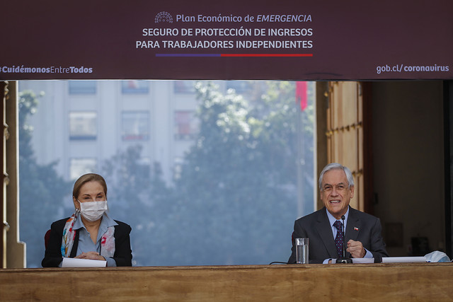 Gobierno revela su fórmula para los que boletean: un seguro financiado con el aporte del 0,4% de los ingresos de los propios honorarios Gobierno revela su fórmula para los que boletean: un seguro financiado con el aporte del 0,4% de los ingresos de los propios honorarios