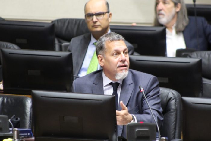 Senador Lagos Weber pidió informar testeos de covid-19 por comuna o provincia para “darles mejor seguimiento” Senador Lagos Weber pidió informar testeos de covid-19 por comuna o provincia para