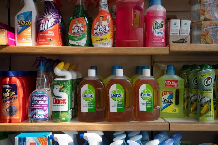 Fabricante de desinfectantes ante sugerencia de Trump: “Bajo ninguna circunstancia, nuestros productos han de administrarse adentro del cuerpo humano” Fabricante de desinfectantes ante sugerencia de Trump: