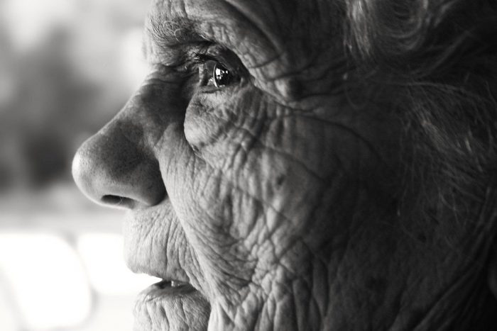 Covid-19, tercera edad y demencias: 200 mil personas en Chile enfrentan una de las caras más duras de la pandemia Covid-19, tercera edad y demencias: 200 mil personas en Chile enfrentan una de las caras más duras de la pandemia