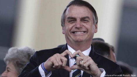 Bolsonaro ignora recomendaciones y participa en jornada de manifestaciones