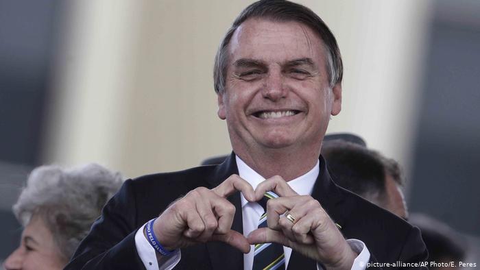 Bolsonaro dice que volverá a trabajar si nuevo estudio de COVID-19 da negativo Bolsonaro dice que volverá a trabajar si nuevo estudio de COVID-19 da negativo
