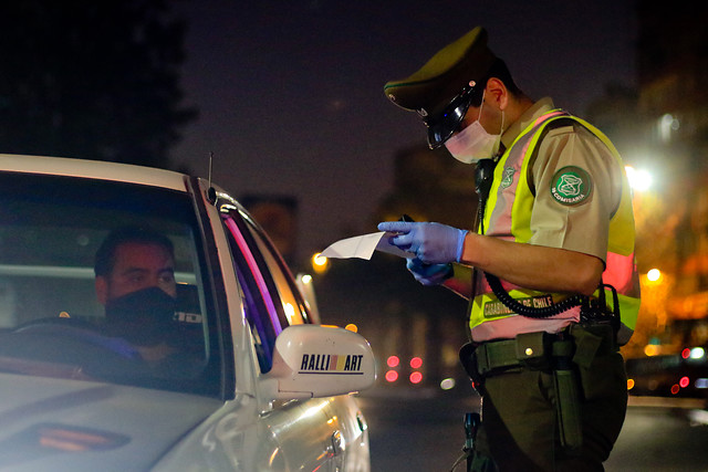Carabineros informó la detención de más de 500 personas por infringir el toque de queda la última noche Carabineros informó la detención de más de 500 personas por infringir el toque de queda la última noche