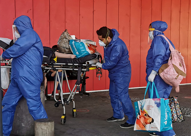 “Si seguimos así, los hospitales de Chile colapsarán en junio”: la advertencia de los académicos de la Facultad de Matemáticas de la UC respecto a la curva del COVID-19 “Si seguimos así, los hospitales de Chile colapsarán en junio”: la advertencia de los académicos de la Facultad de Matemáticas de la UC respecto a la curva del COVID-19