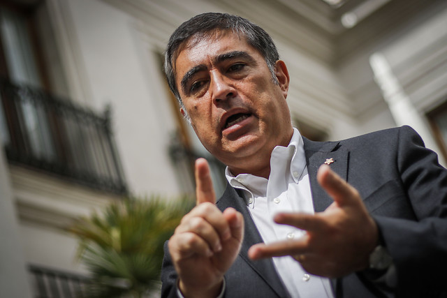 Desbordes se enojó con Briones: “Sorprende la generosidad que hay para ir en ayuda de grandes empresas” y no para discutir el CAE Desbordes se enojó con Briones: “Sorprende la generosidad que hay para ir en ayuda de grandes empresas” y no para discutir el CAE
