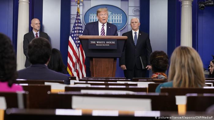 Trump firma gigantesco paquete de ayuda para rescatar pequeñas empresas Trump firma gigantesco paquete de ayuda para rescatar pequeñas empresas