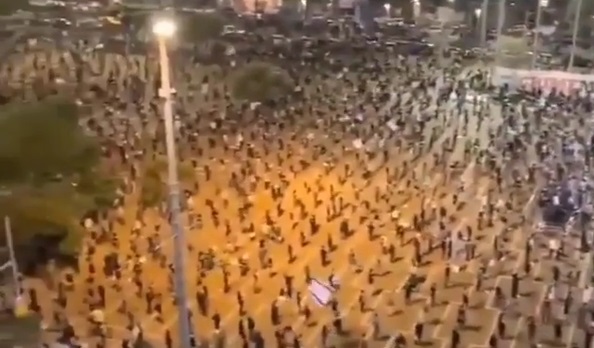 A dos metros de distancia: manifestación en Tel Aviv contra Netanyahu a pesar del coronavirus A dos metros de distancia: manifestación en Tel Aviv contra Netanyahu a pesar del coronavirus