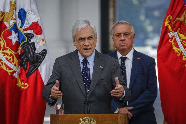 Alza de isapres: llueven críticas al Presidente Piñera por actuar con lógica de favores personales y no usar camino legal